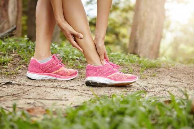 При ходьбе болят стопы ног: симптомы и причины